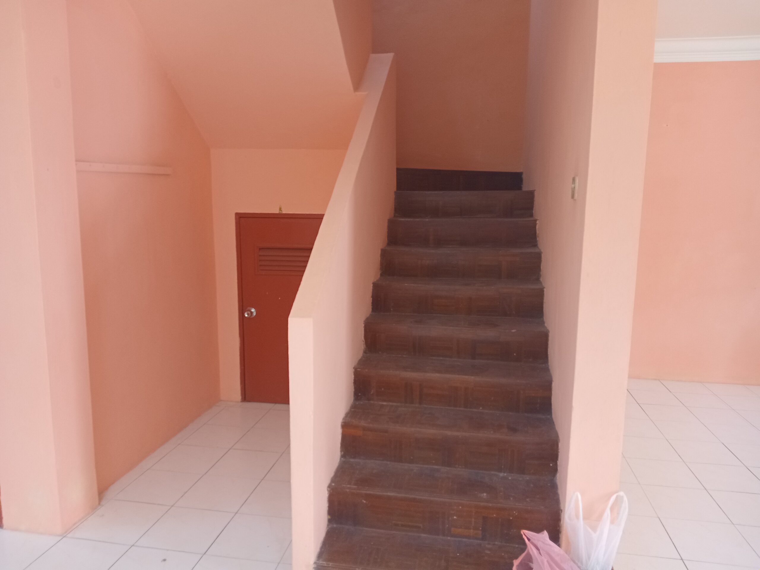 For rent corner double storey terrace house at Batu 9 Jalan penrissen kuching serian